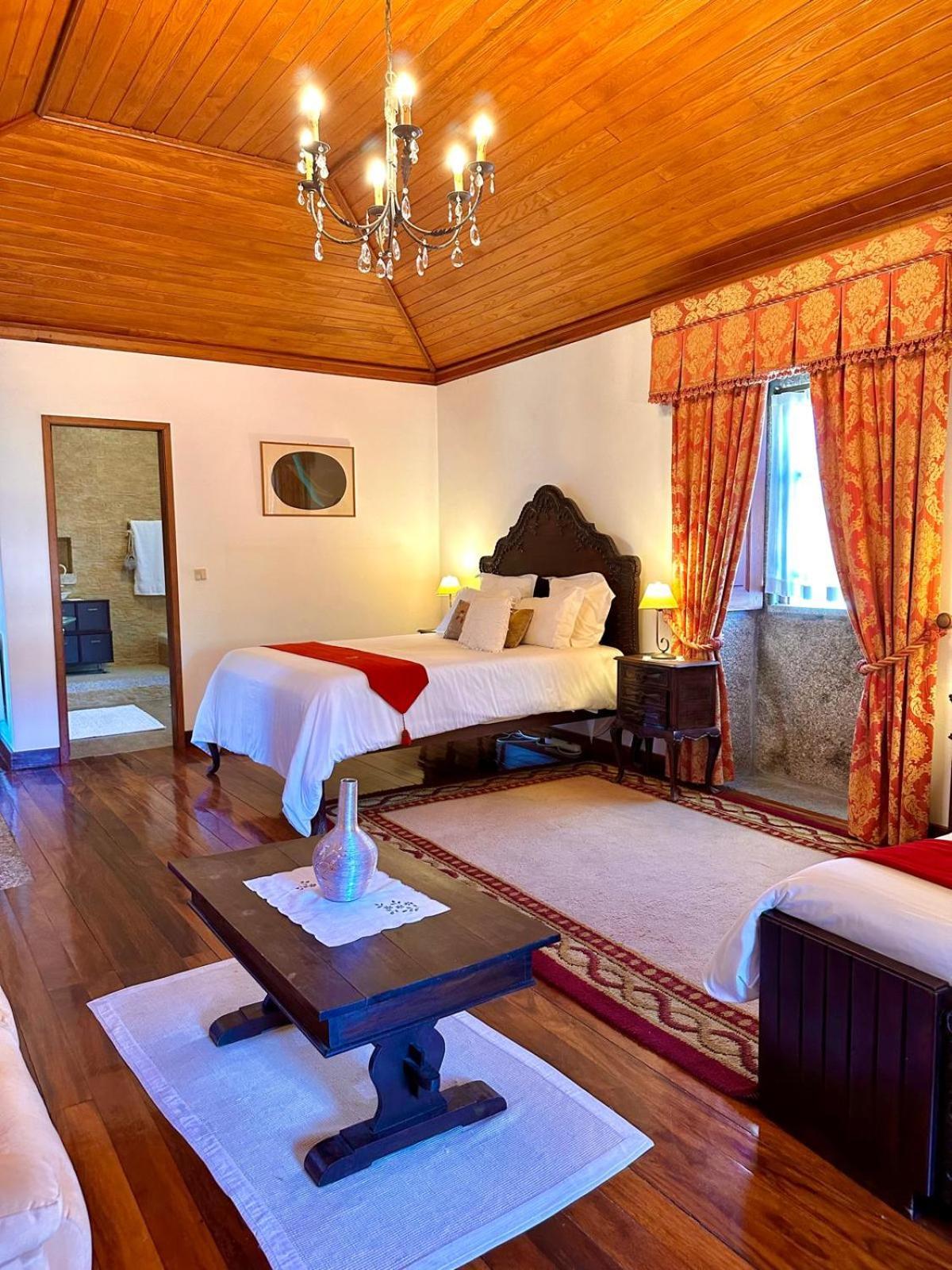 Casas Do Rio Cossourado (Braga)