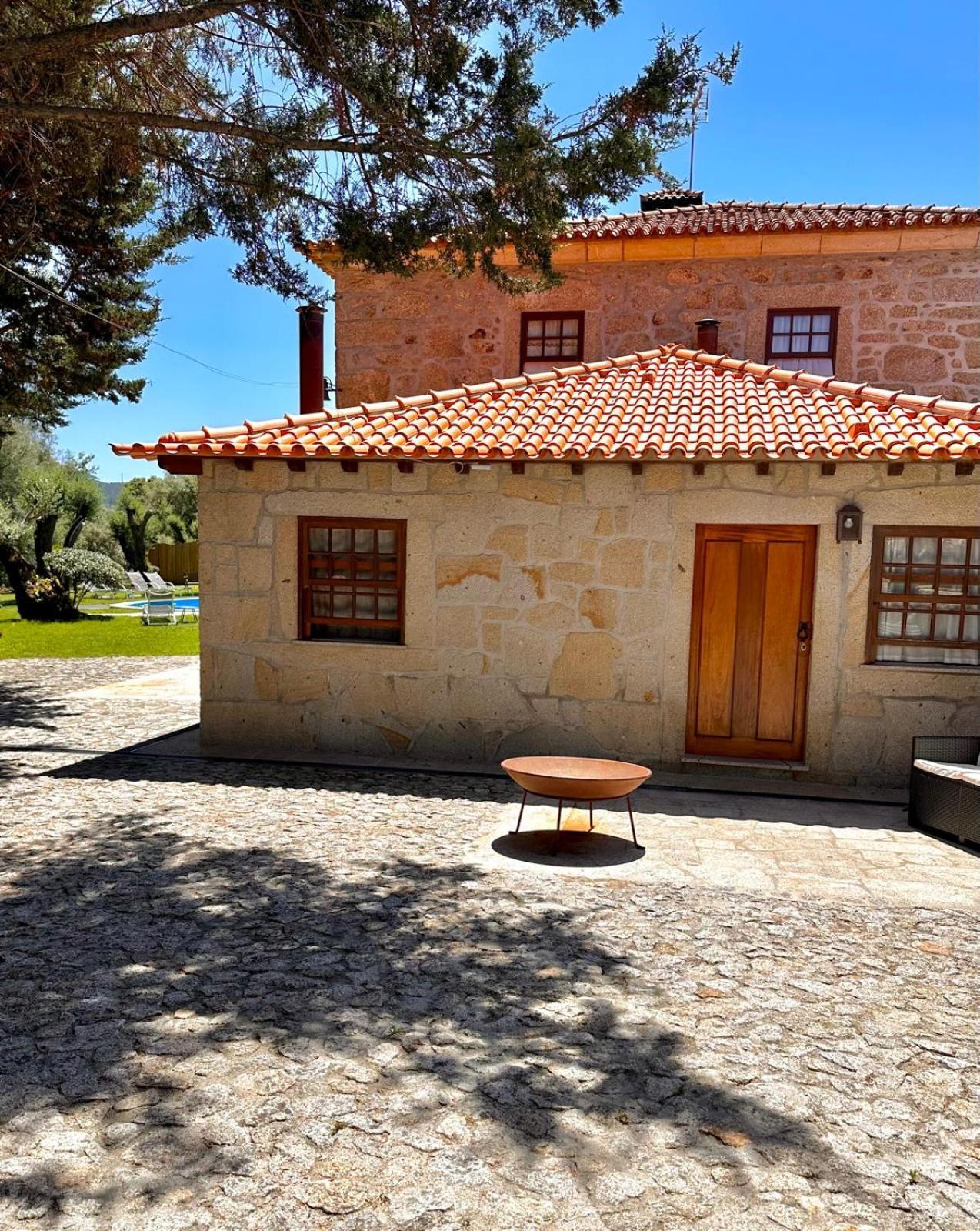 Casas Do Rio Cossourado (Braga)